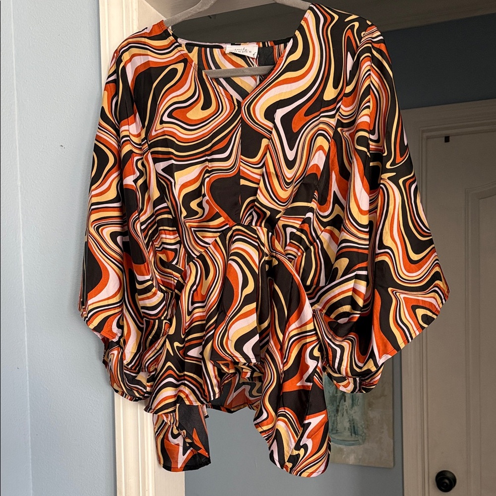 Chic Swirl Patterned Women's Blouse